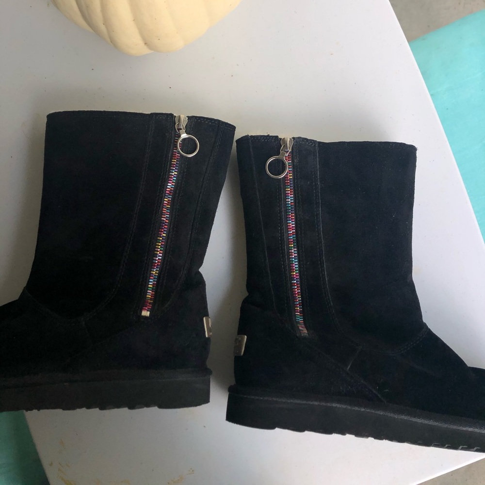 BLACK UGGS WITH RAINBOW ZIPPER